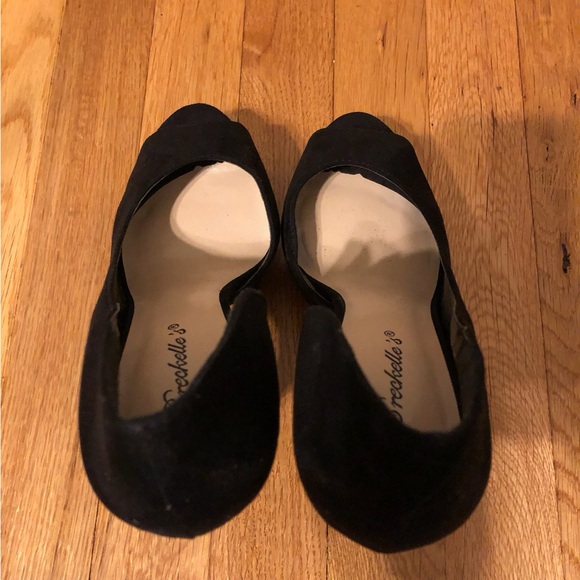 Breckelles Women’s High Heels Suede Open Toe Pumps - Picture 3 of 7